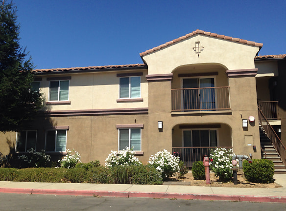 Vineyard Family Apartments - Olivehurst, CA