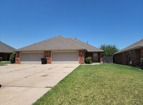 917 SW 37th St - Moore, OK