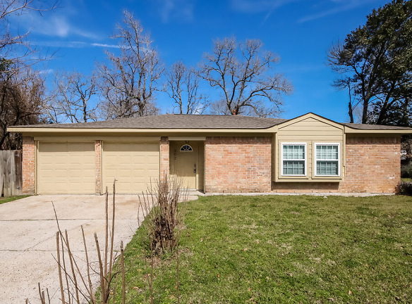 502 Hildred Ave - Conroe, TX