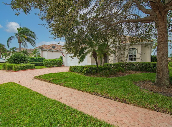 4145 E 16th Square - Vero Beach, FL