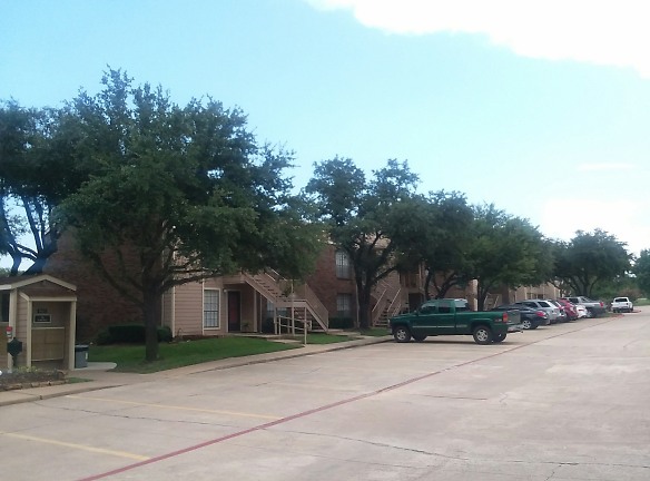 Woodcreek Apartments - Denison, TX