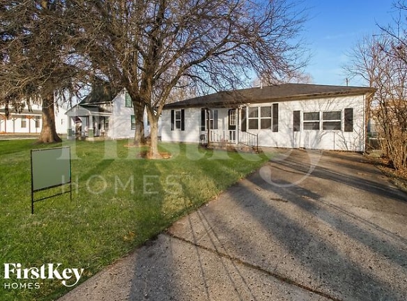 1032 E 3rd St - Greenfield, IN