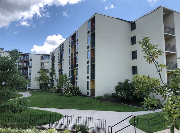 The 100 Studio Apartments - Knoxville, TN