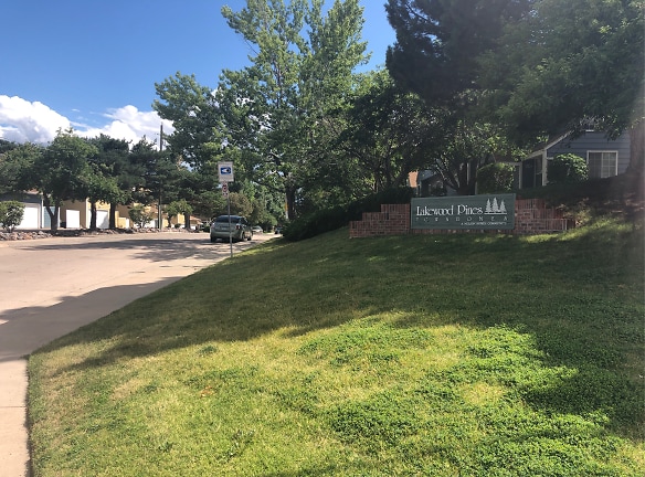 Lakewood Pines Townhomes Apartments - Lakewood, CO