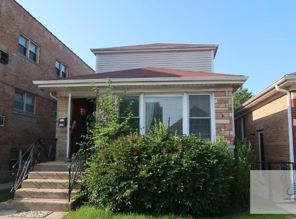 5845 W Foster Ave - Chicago, IL