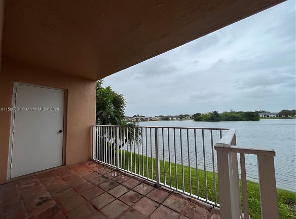 3243 NW 44th St #3 - Oakland Park, FL