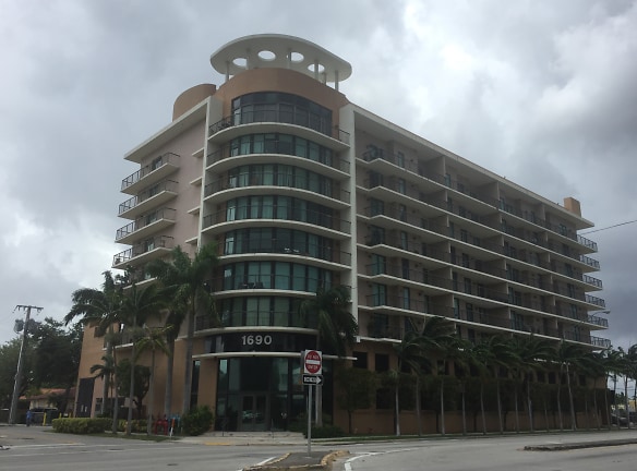 Coral Pointe Apartments - Miami, FL