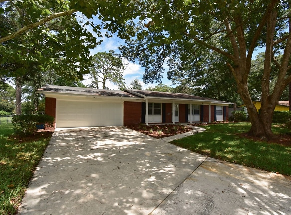 5631 NW 27th Terrace - Gainesville, FL