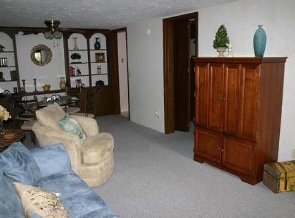 London Square Apartments - Youngstown, OH