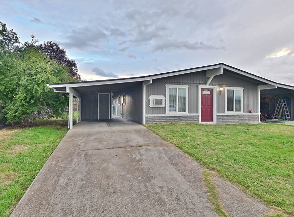 1109 Olympic Ave - Medford, OR
