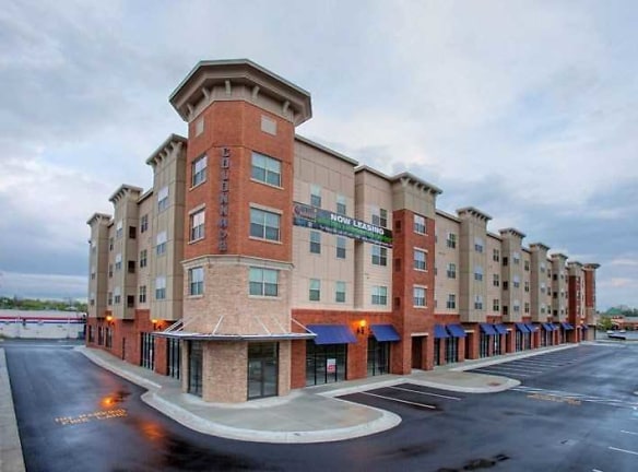 Colonnade Apartments - Harrisonburg, VA