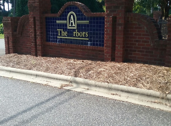 Arbors Townhomes / Davis Crossing Apartments - Gastonia, NC