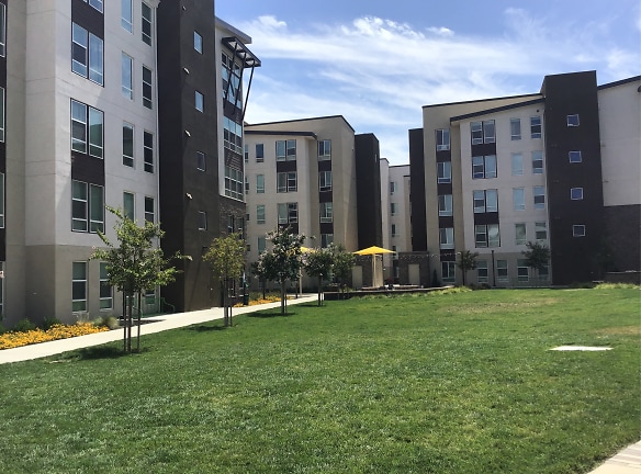 The Crossings Apartments - Sacramento, CA