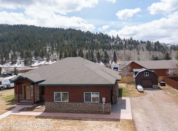 326 Snake River Dr - Etna, WY