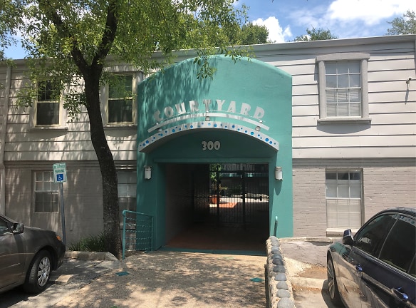 Courtyard Apartments - Austin, TX
