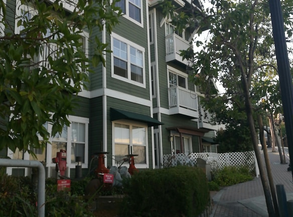 Colonial Oaks Apartments - Belmont, CA