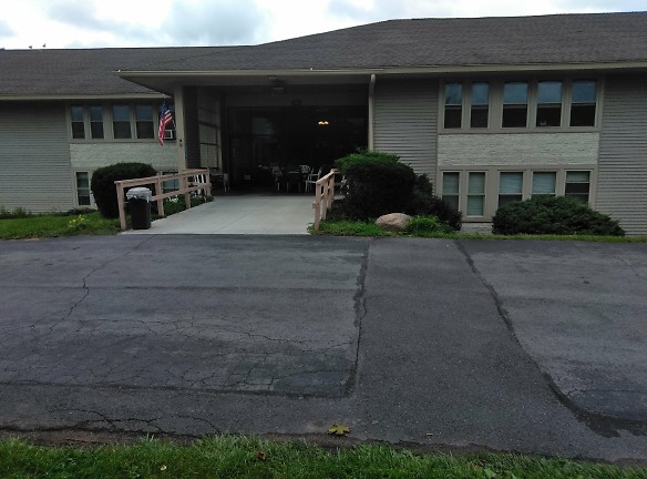 Country Club Apartments - Baldwinsville, NY