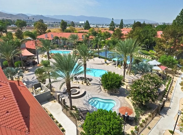 Corona Pointe Resort - Riverside, CA