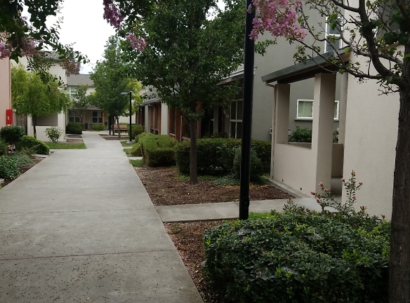 Larkfield Oaks Apartments - Santa Rosa, CA