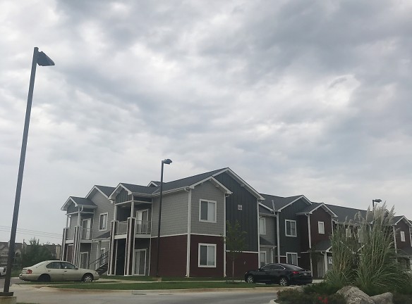 Central Bay Apartments - Wichita, KS