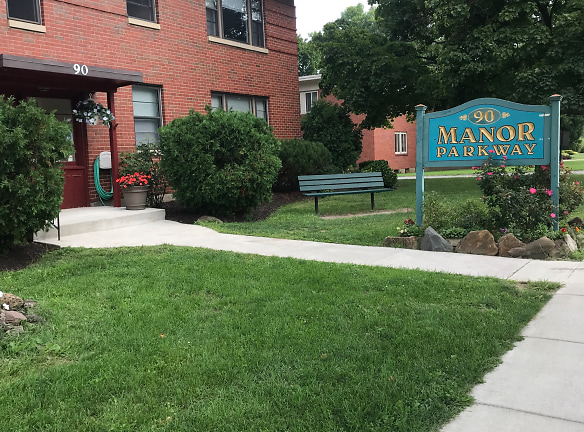 Manor Parkway Apartments - Rochester, NY