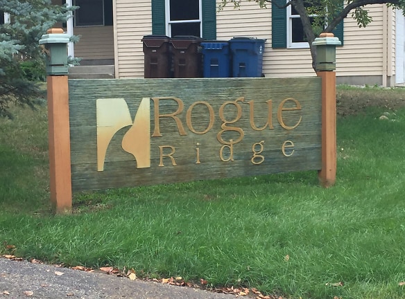 Rogue Ridge Condominiums Apartments - Rockford, MI