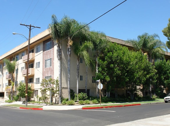 LOOK AND LEASE OFFER: $1000.00 OFF 1st MONTH'S RENT IF APPLICATION IS SUBMITTED WITHIN 24 HOURS OF S Apartments - Studio City, CA