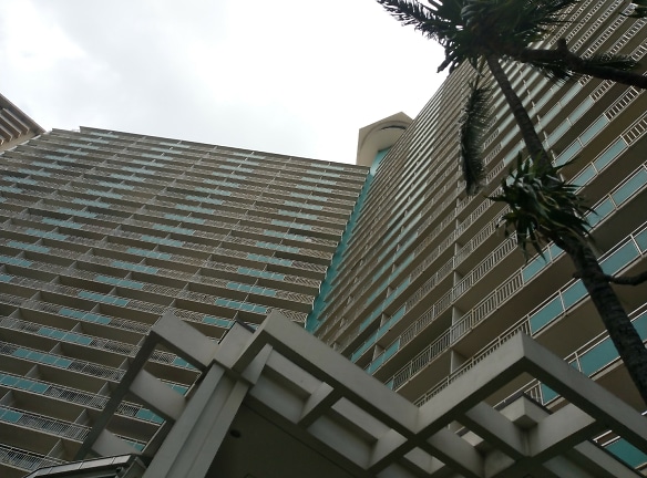 Ilikai Luxury Suites Apartments - Honolulu, HI
