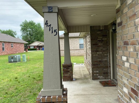 4715 S 27th St unit Side - Fort Smith, AR