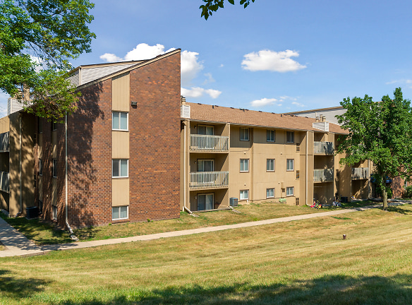 Robin Hill Apartments - West Des Moines, IA
