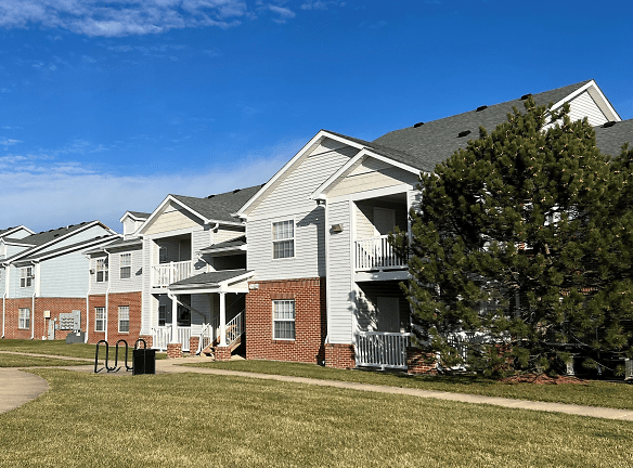 Village Crossing Apartments - Greenwood, IN