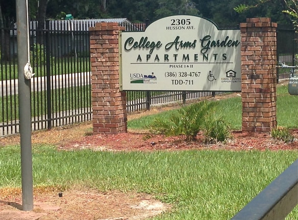 College Arms Apartments - Palatka, FL