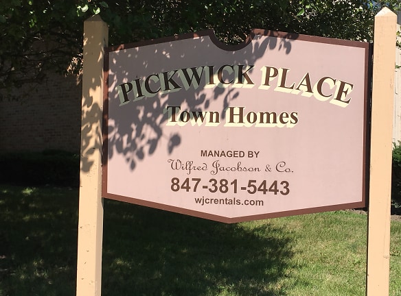 Pickwick Town Homes Apartments - Barrington, IL
