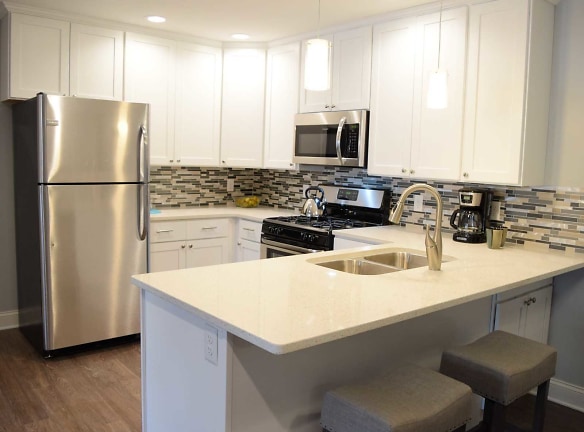 Erie Woods Luxury Apartment Homes - Derby, NY