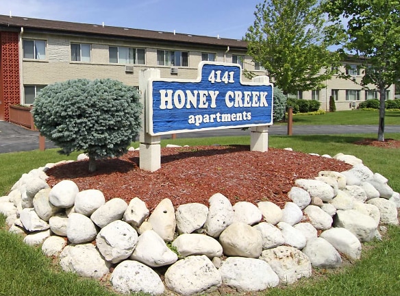 Honey Creek Apartments - Milwaukee, WI