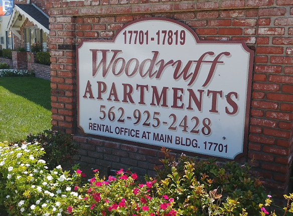 Woodruff Apartments - Bellflower, CA