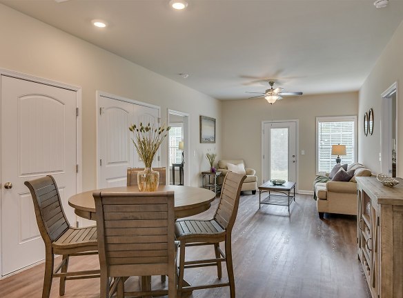 The Vista Apartments And Townhomes - Warrenville, SC
