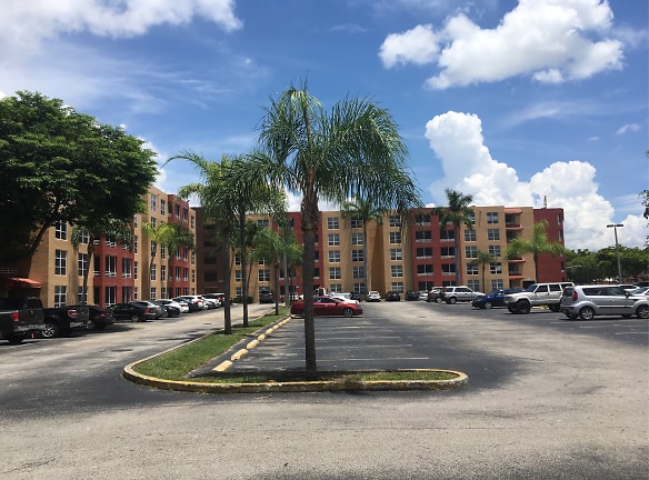 Lago Club Apartments - Miami, FL