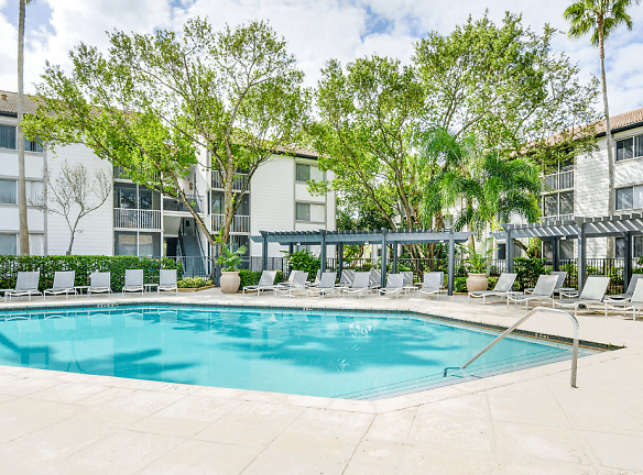 Sabal Point Apartments - Coral Springs, FL