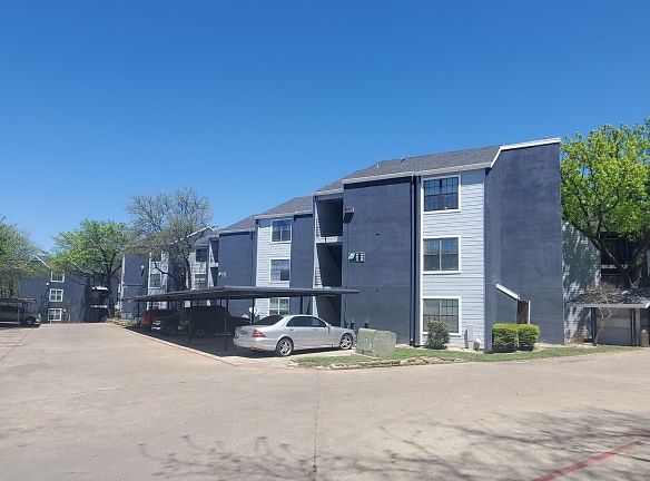 Village Oaks: A Dallas Living Experience Apartments - Dallas, TX