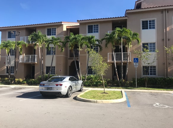 Stirling Village Apartments - Hollywood, FL
