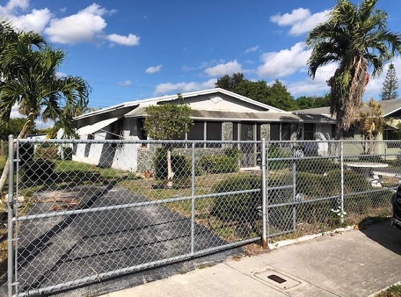 2831 NW 10th Ct - Fort Lauderdale, FL