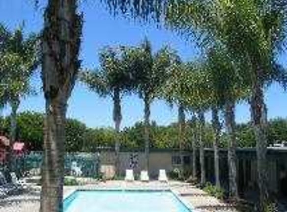 Foothill Courtyards Apartments - Vista, CA