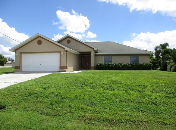 1221 NW 22nd Pl - Cape Coral, FL