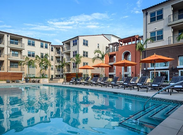 Reata Oakbrook Village Apartments - Laguna Hills, CA