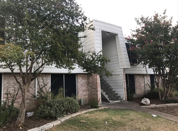 Lantana Trace Apartments - Austin, TX