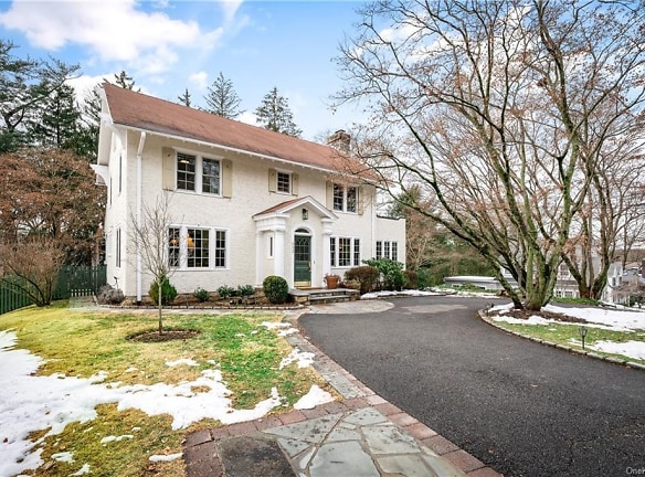 532 Pleasantville Rd - Briarcliff Manor, NY