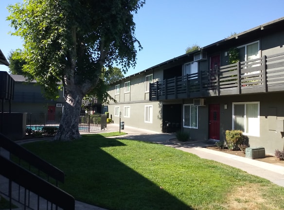 Sienna Court Apartments - Lodi, CA