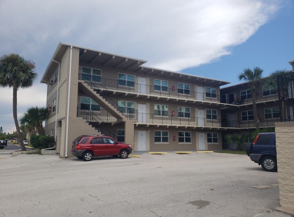 Patrician Apartments - Daytona Beach, FL