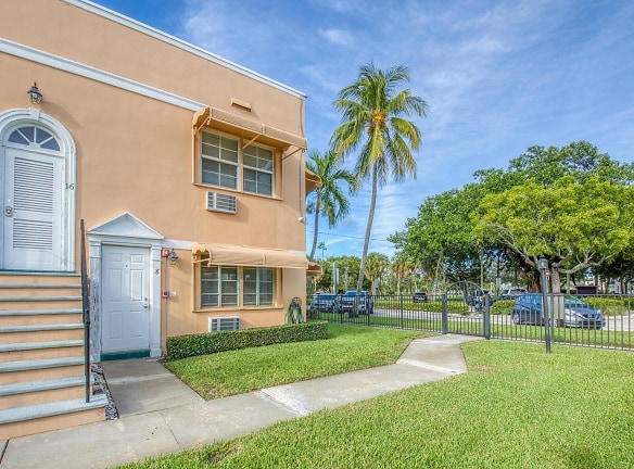 31 S Golfview Rd #8 - Lake Worth, FL